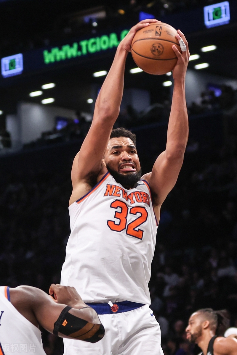 Yabo Sports-包含转折点！纽约尼克斯单刀错失；NBA常规赛转会期攻防权衡；态度坚定；数据趋势出现新变化的词条-Yabo Sports